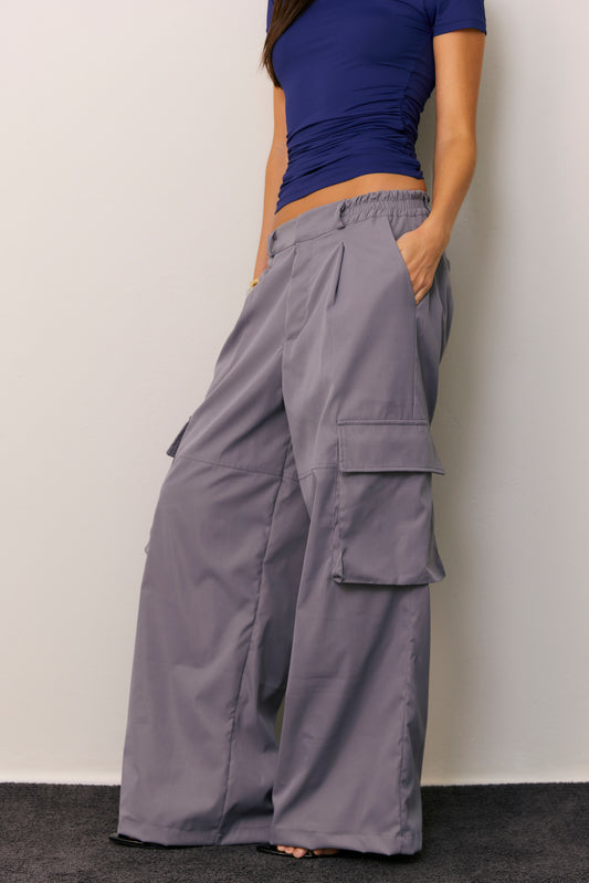 CALÇA AMPLA CARGO COM PREGAS KRONNE