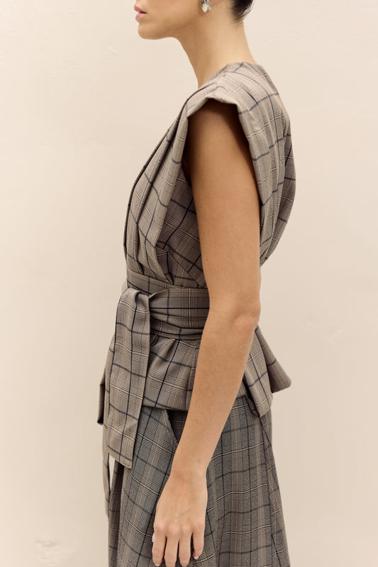 BLUSA KRONNE PREGUEADA XADREZ COM FAIXA