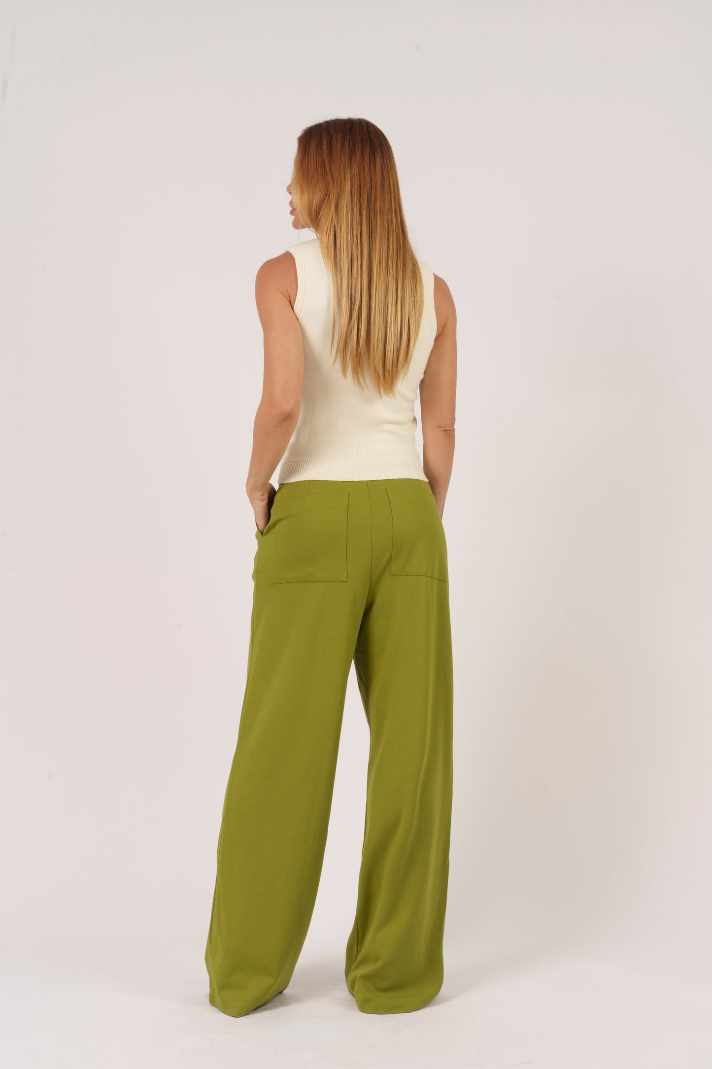 CALÇA RETA KRONNE COM PREGAS