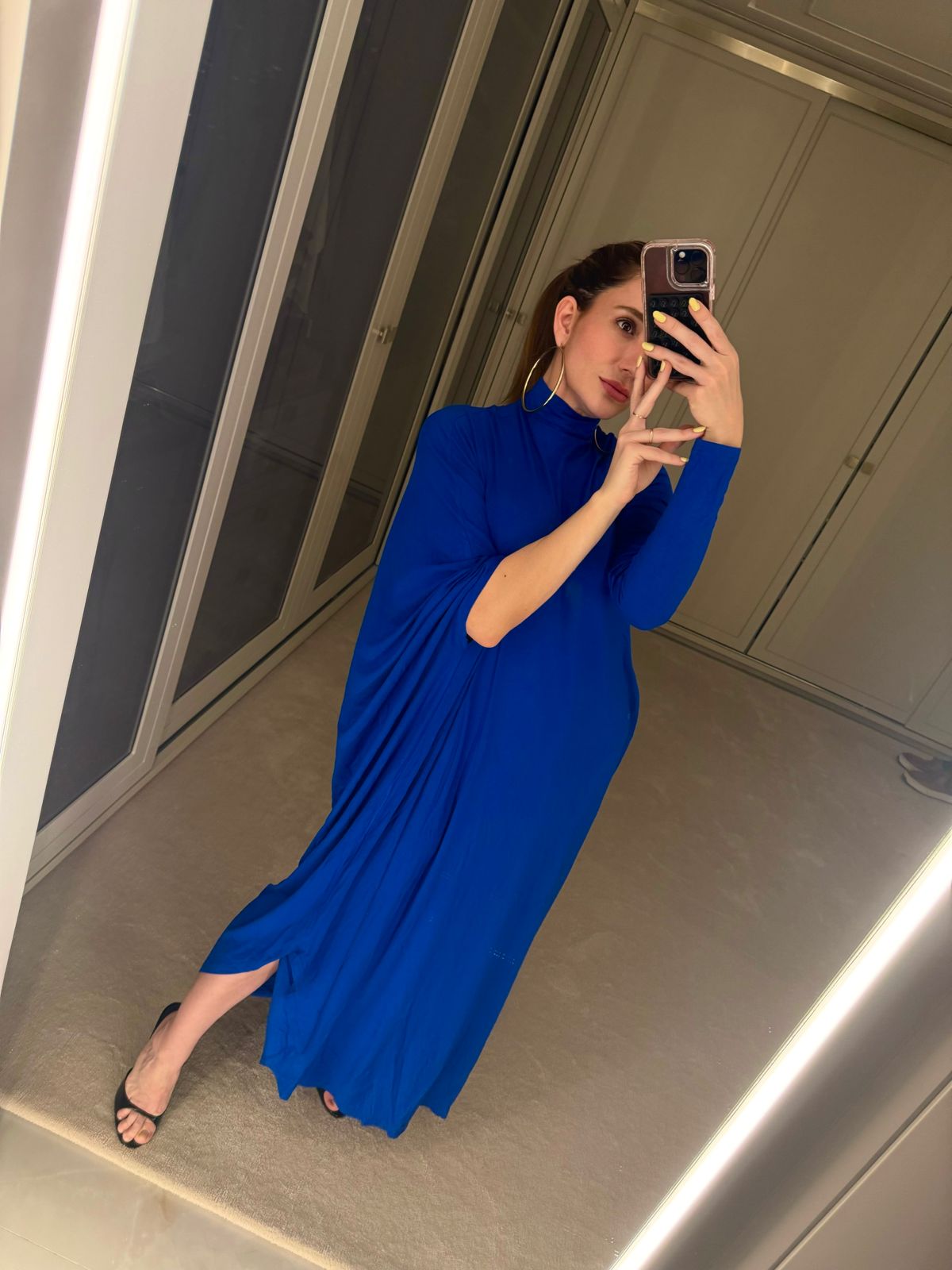 VESTIDO ASSIMÉTRICO COM MANGA AMPLA KRONNE