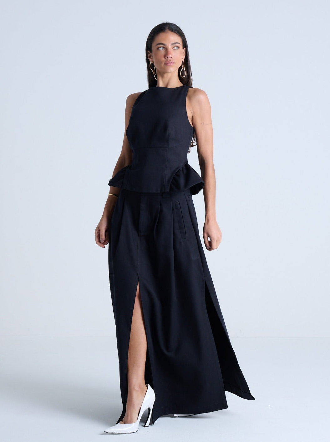 BLUSA COM RECORTES E BABADO LATERAL