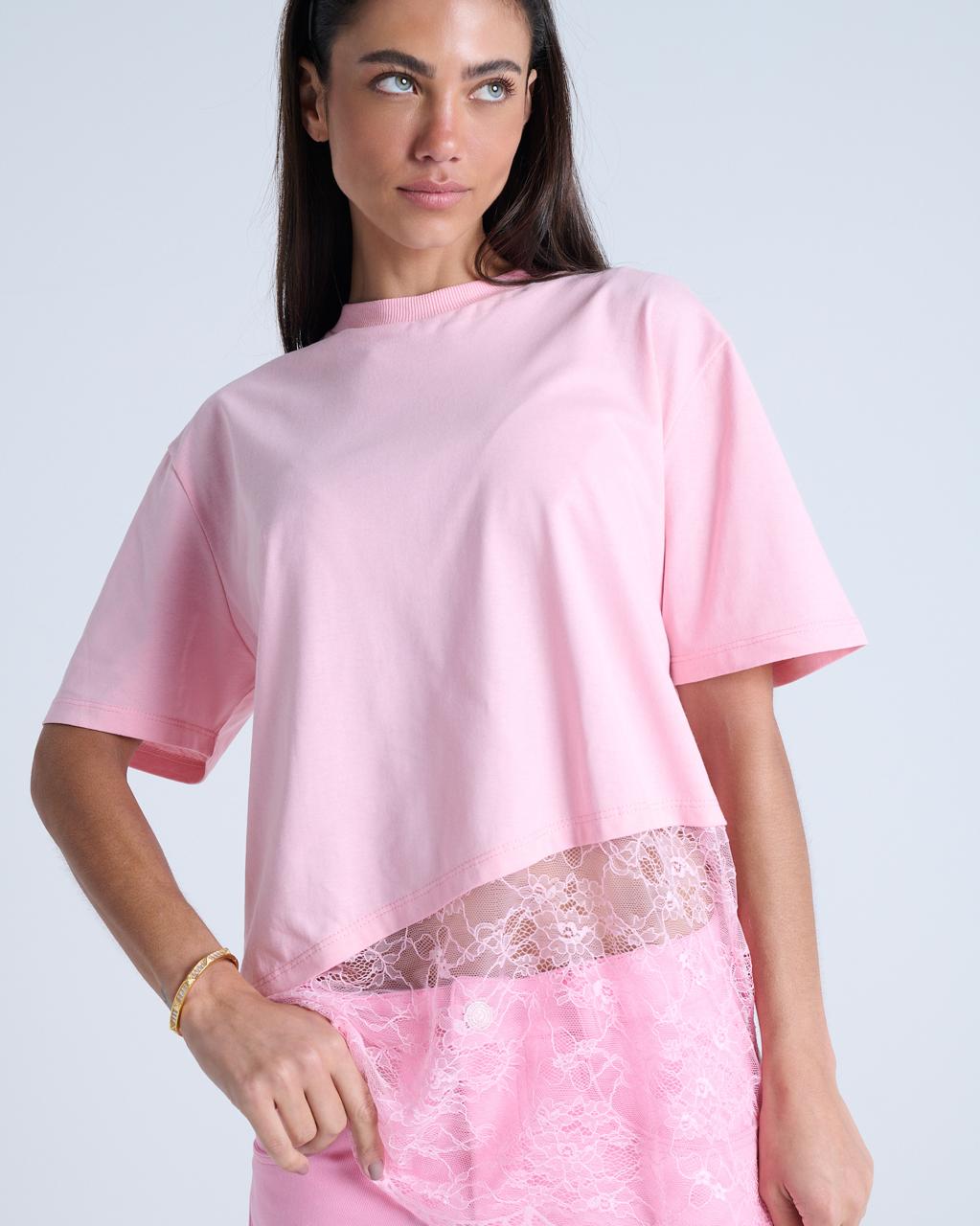 T-SHIRT ASSIMÉTRICA COM RENDA