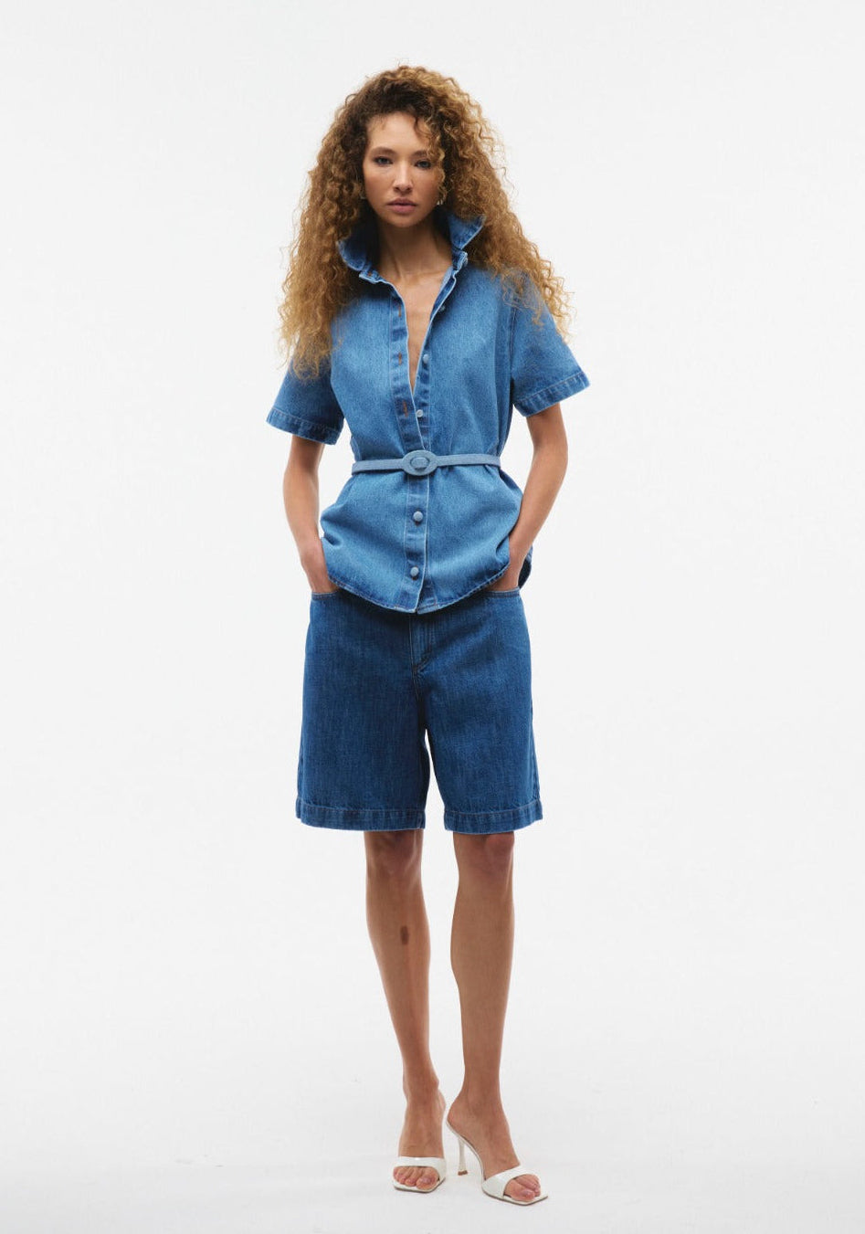 BLUSA MANGA CURTA COM CINTO JEANS