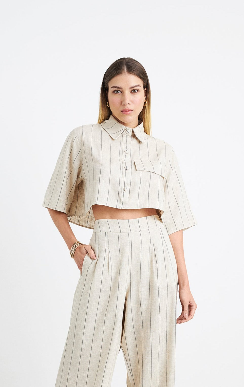 Camisa Cropped com Lapela - Kronne