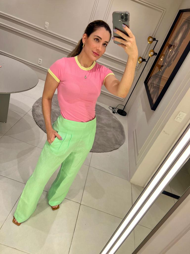 Pants w/ pleats and hanger pocket