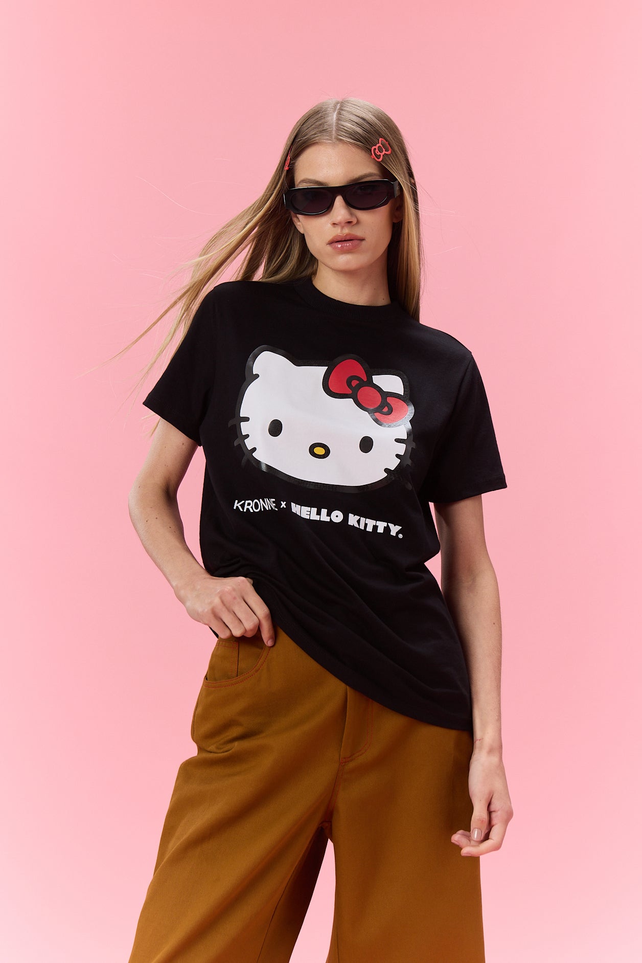 T-shirt gola alta Kronne x Hello Kitty