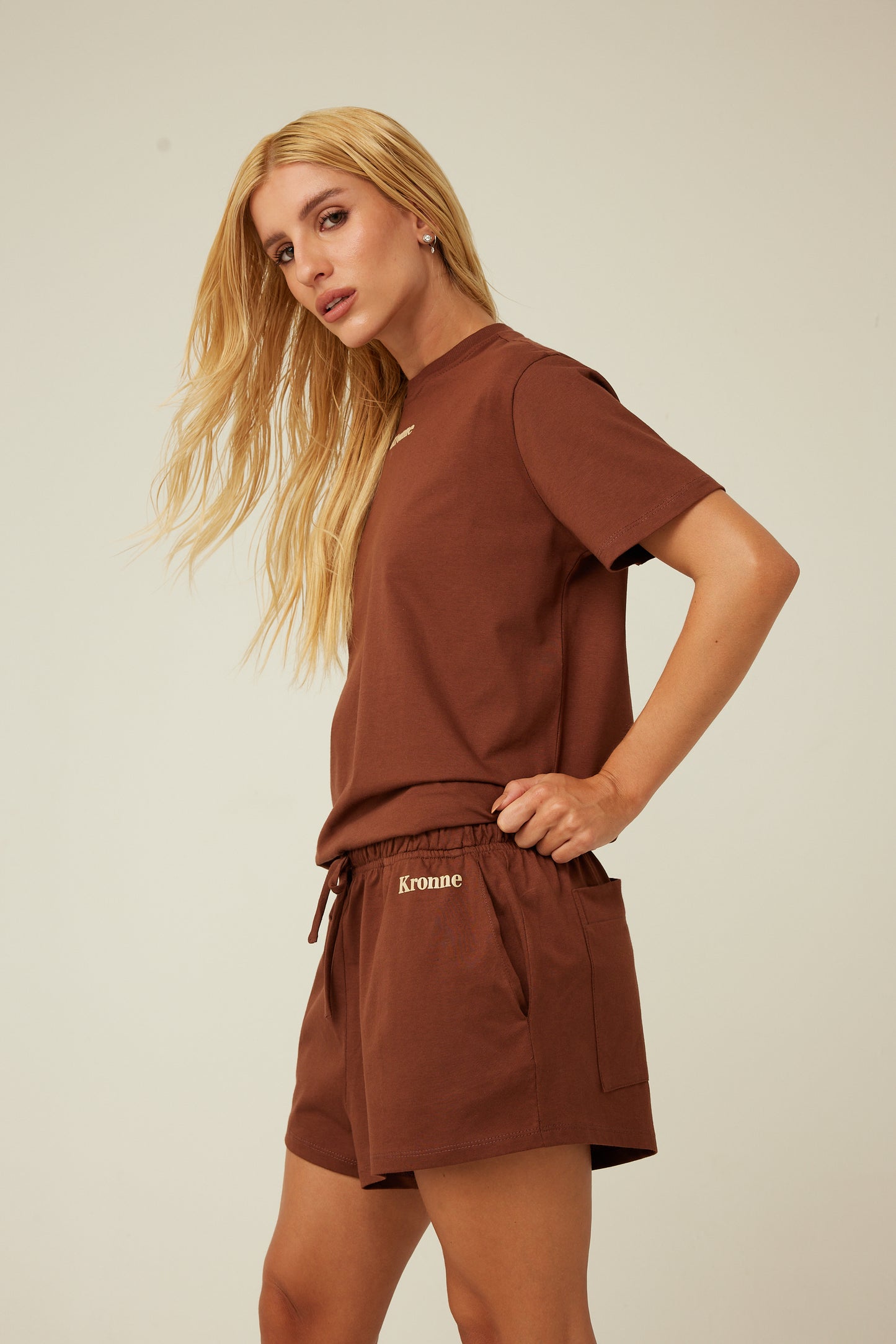 CONJUNTO T-SHIRT E SHORT KRONNE