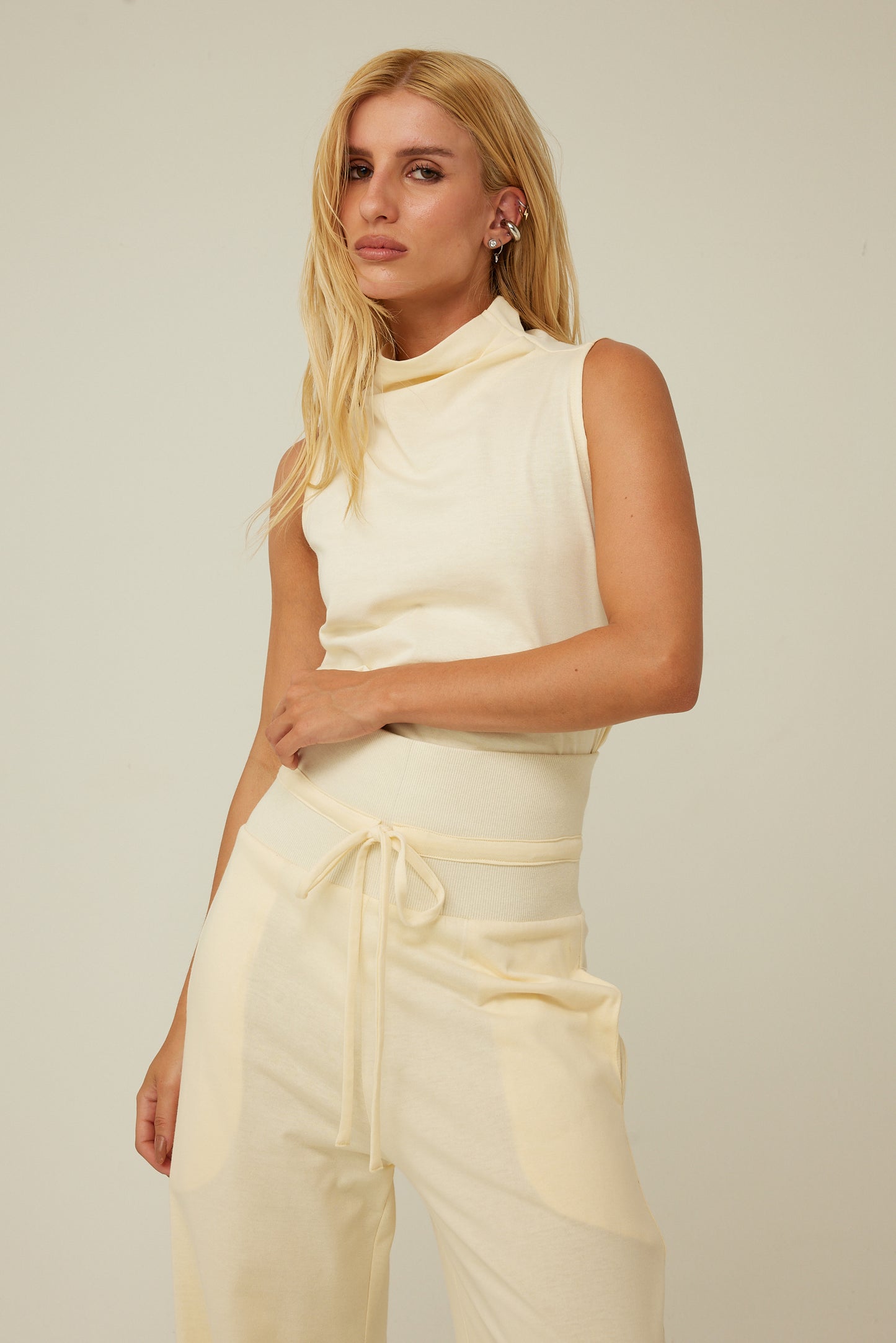 CONJUNTO BLUSA E CALÇA PALA LARGA KRONNE