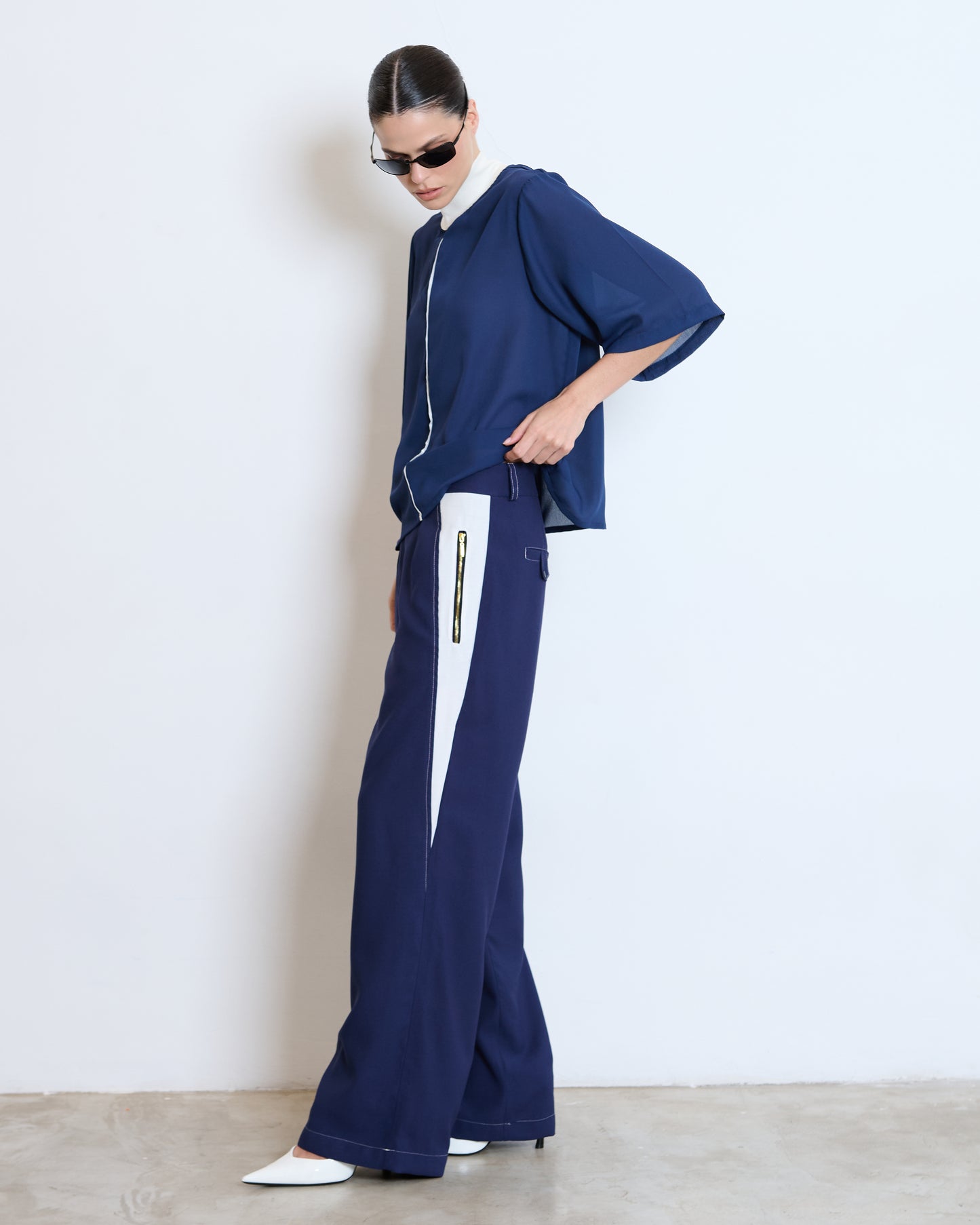 CALÇA ALFAIATARIA COM RECORTE LATERAL