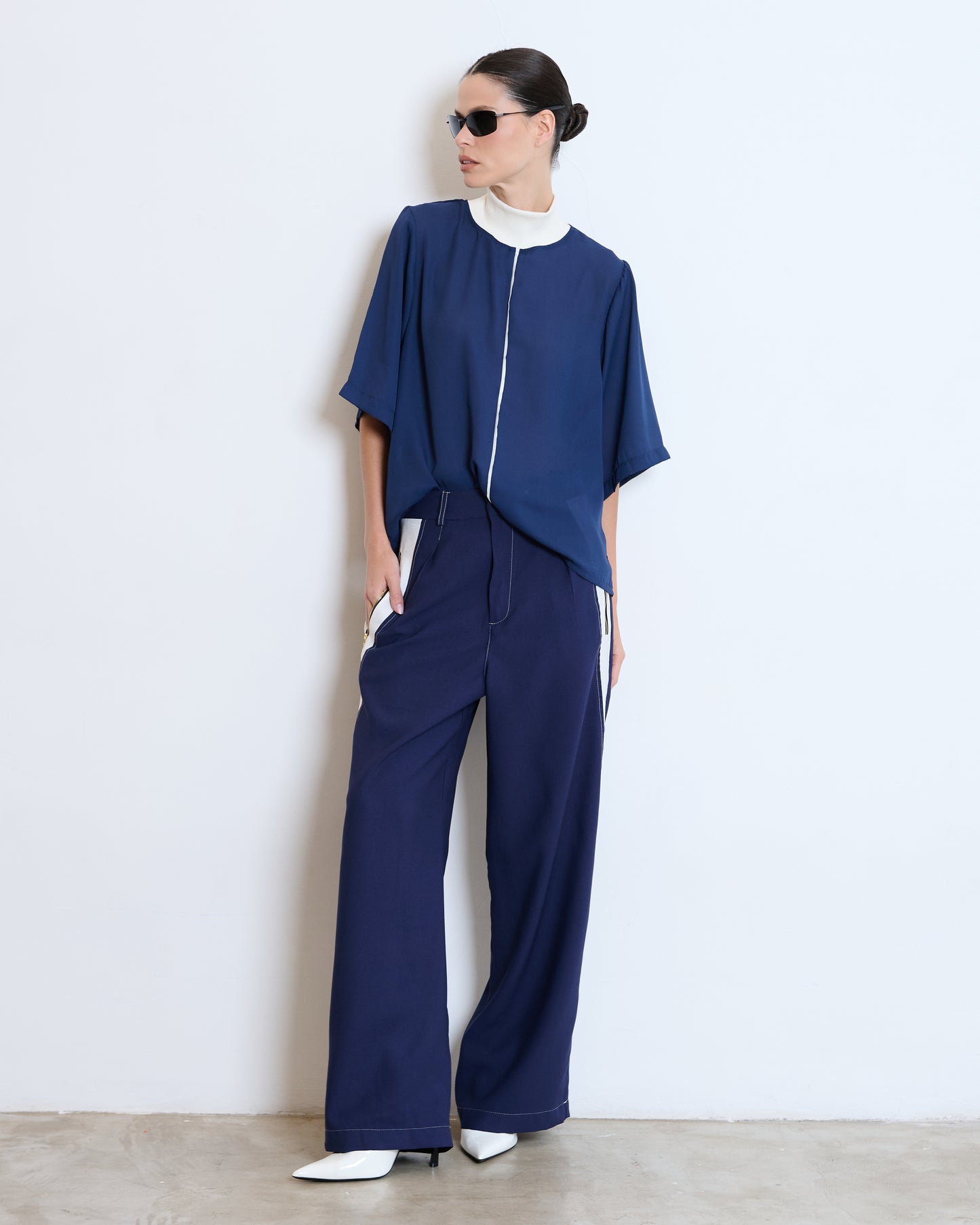 CALÇA ALFAIATARIA COM RECORTE LATERAL