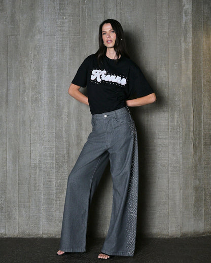 CALÇA JEANS WIDE LEG COM APLICAÇÃO LATERAL DE STRASS