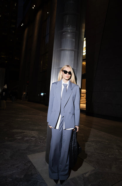 CALÇA COM PREGAS RISCA DE GIZ KRONNE