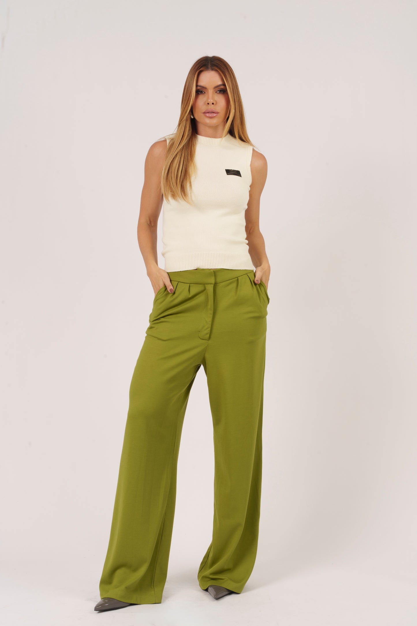 CALÇA RETA KRONNE COM PREGAS