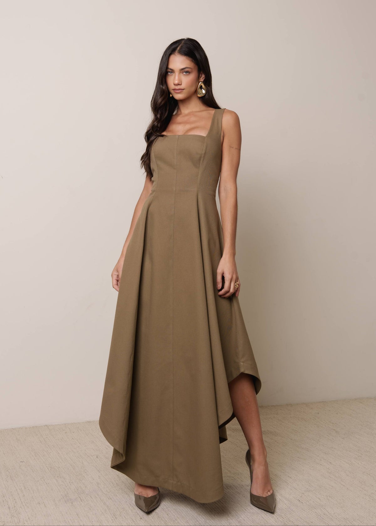 VESTIDO LONGO COM NESGAS
