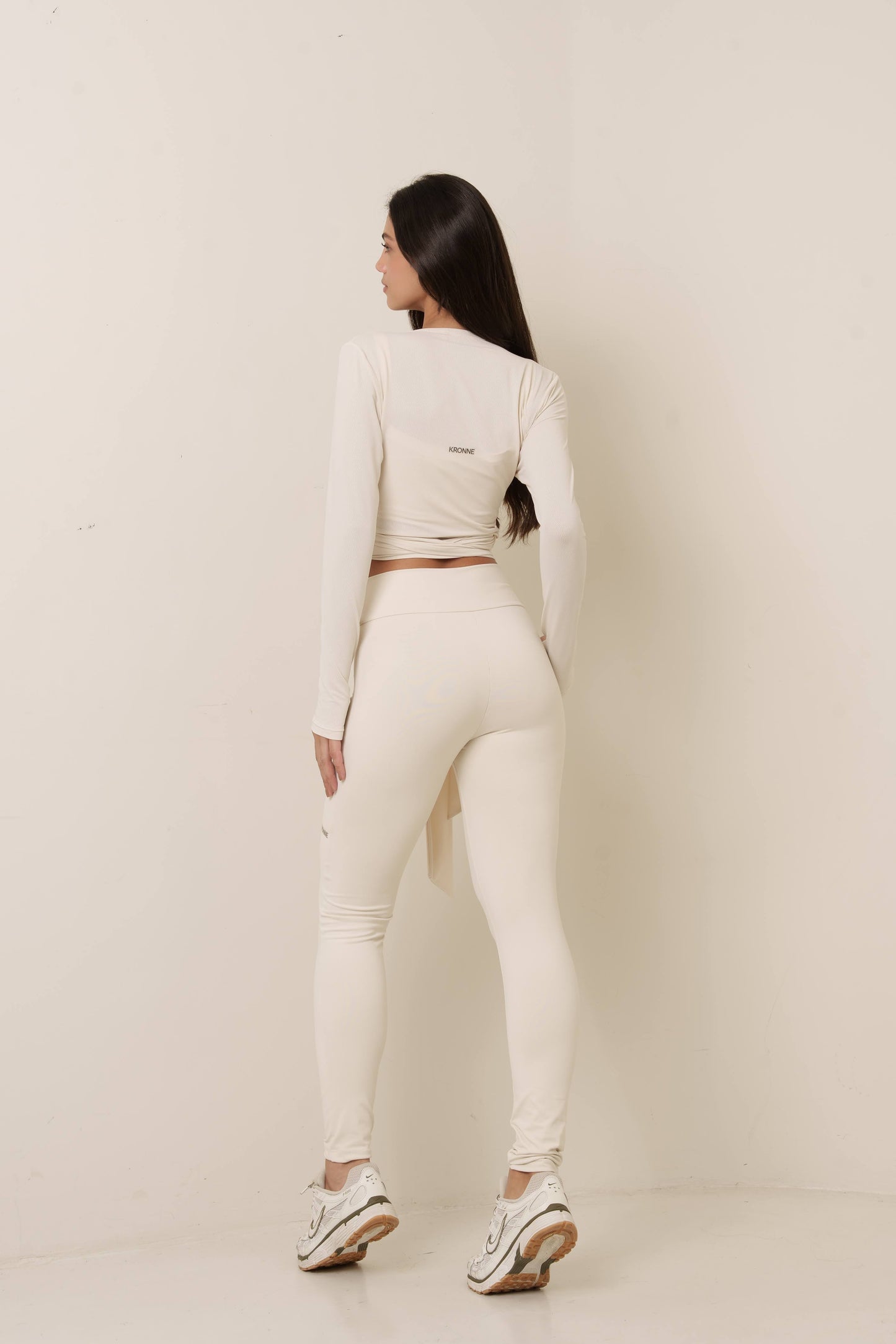 CALÇA LEGGING ESPORTIVA COM LOGO KRONNE