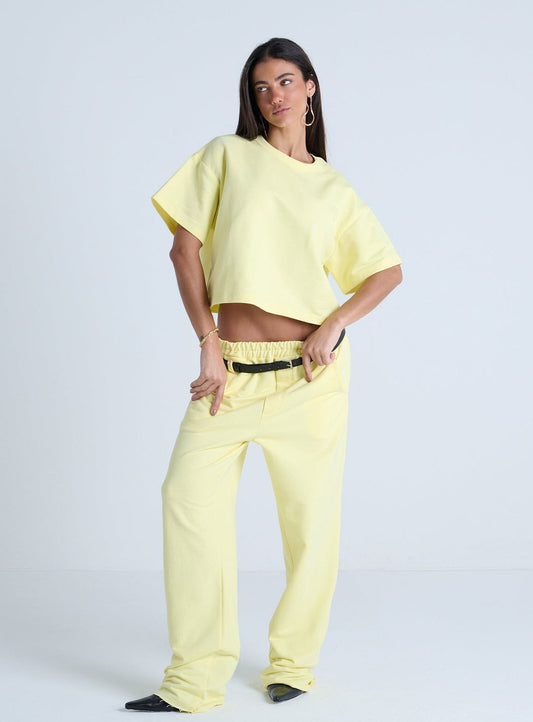 CONJUNTO CROPPED E CALÇA PASSANTE DESLOCADO COM CINTO