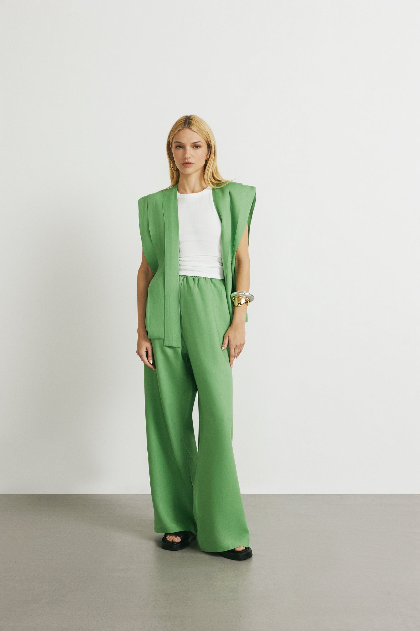Blusa c/ pregas e faixa - Kronne 