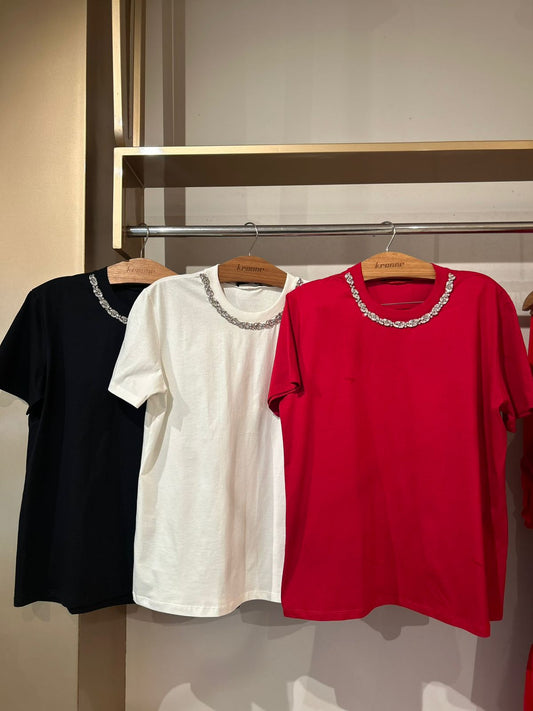 T-SHIRT COM APLICAÇÃO KRONNE