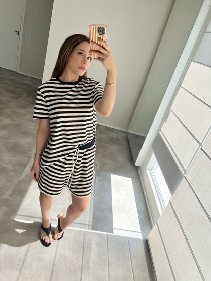CONJUNTO BLUSA E BERMUDA LISTRAS KRONNE