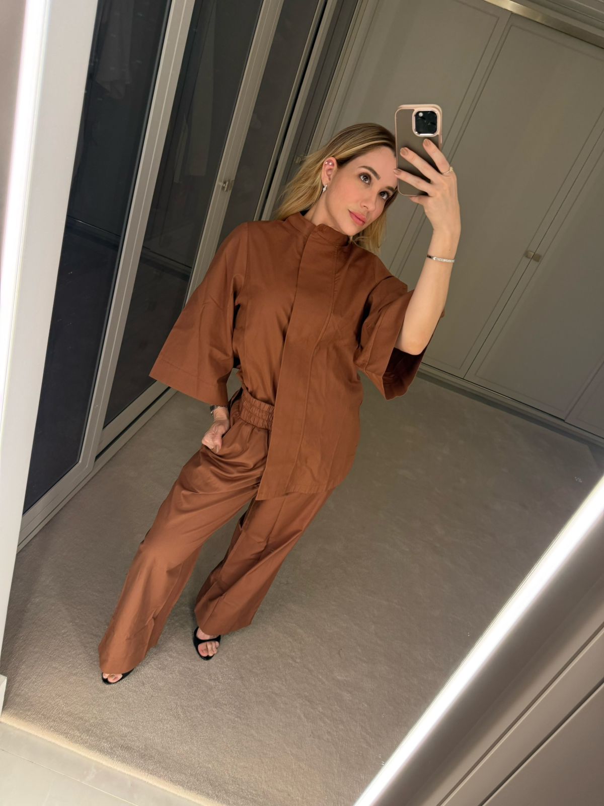 CAMISA AMPLA KRONNE COM PALA PESPONTADA