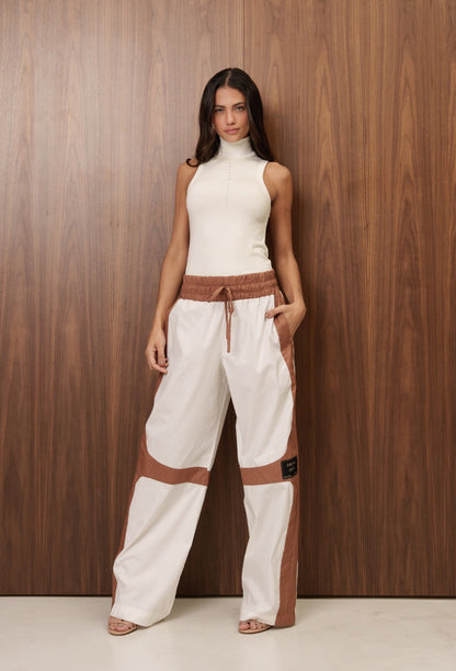 CONJUNTO BLUSA REGATA GOLA ALTA E CALÇA BICOLOR