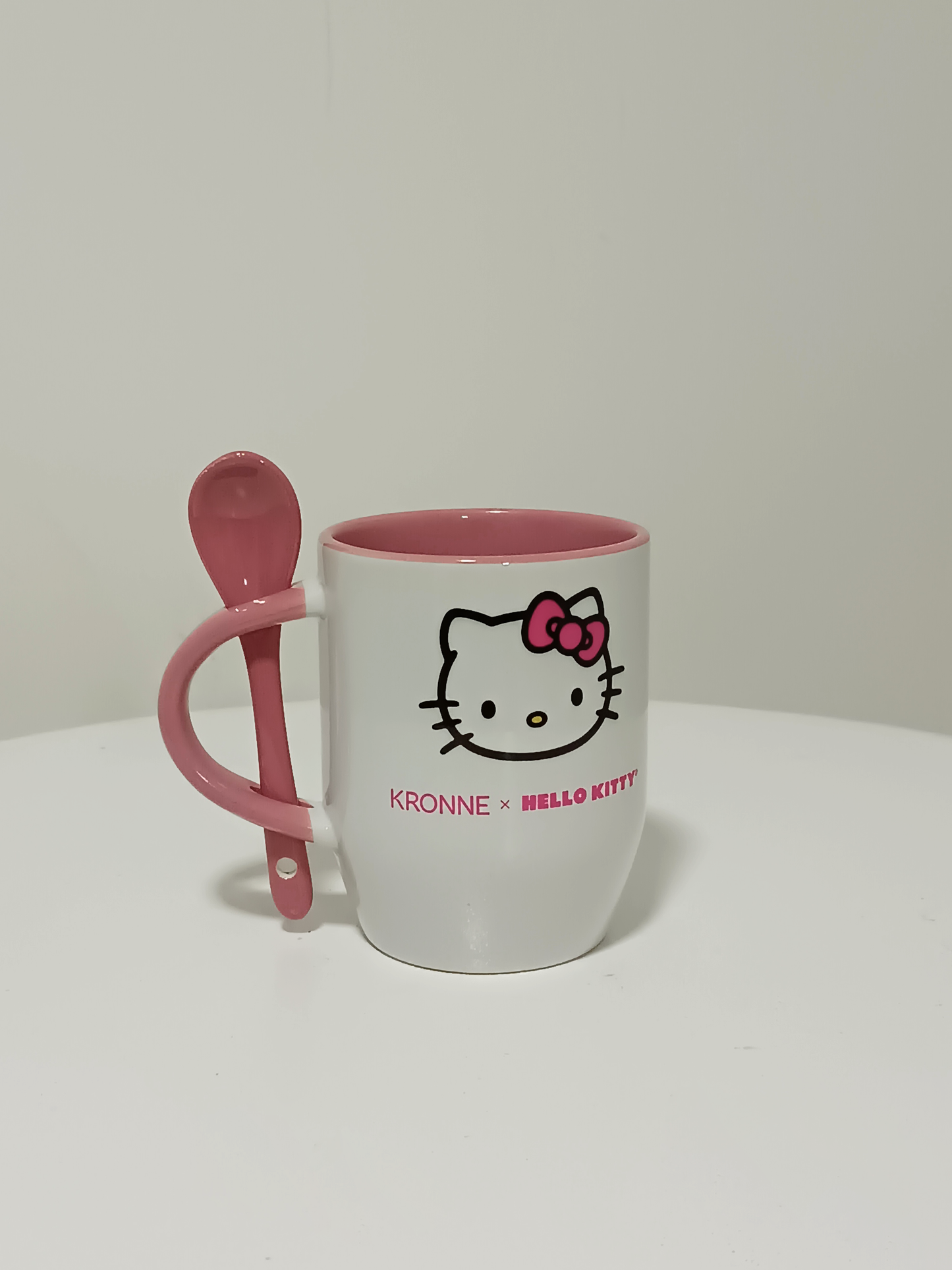 Caneca KRONNE + HELLO KITTY c/ colher